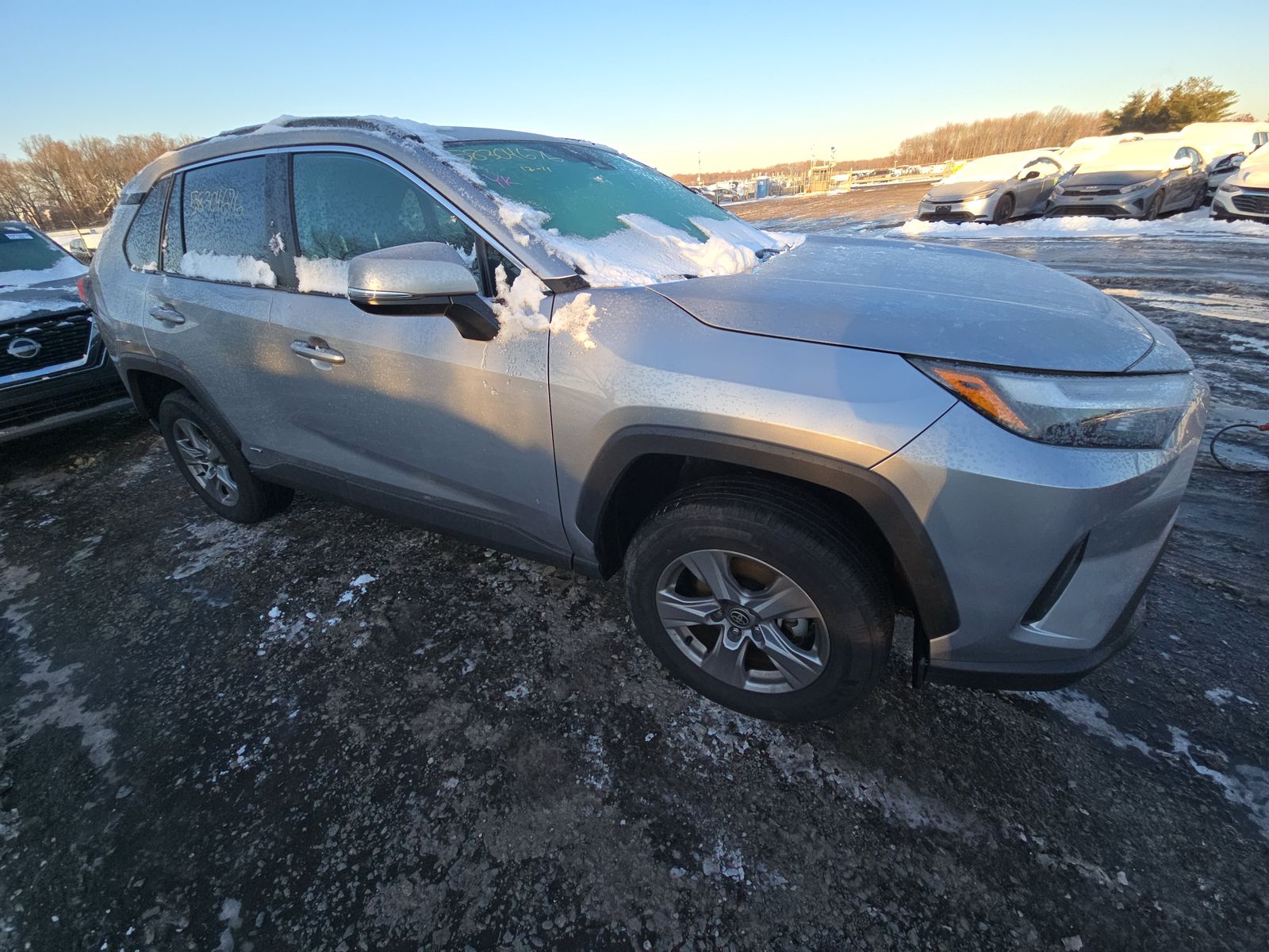 クレア 2025 Toyota RAV4 Hybrid XLE AWD 10744 miles - купити Авто з сша