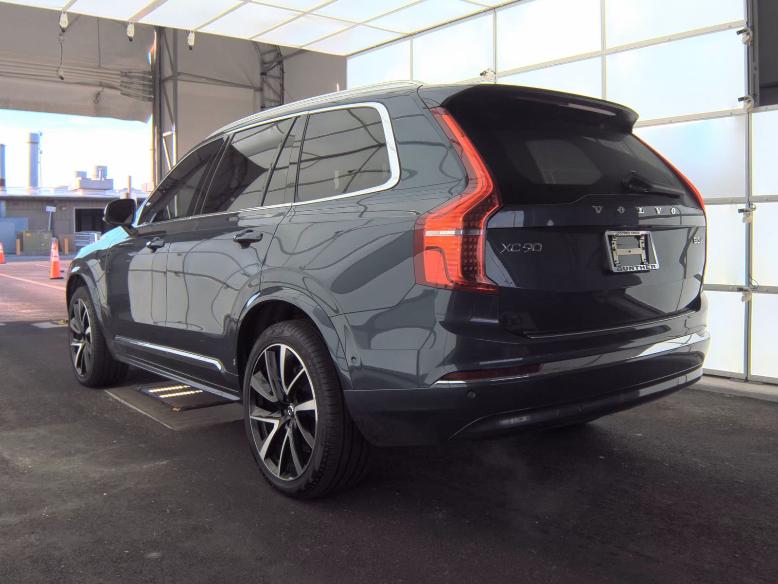 2025 Volvo XC90 B5 Plus AWD