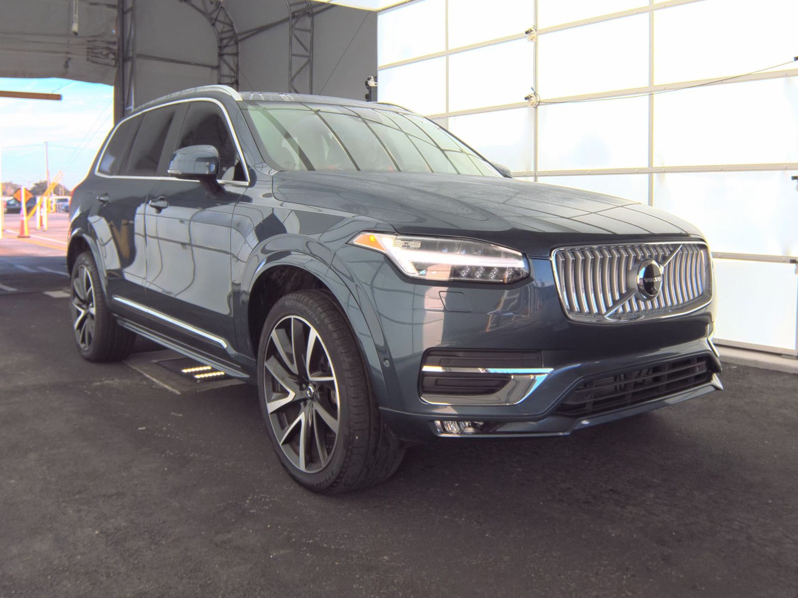 2025 Volvo XC90 B5 Plus AWD