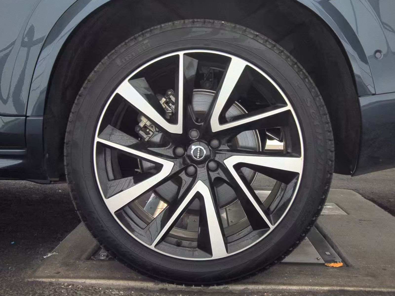 2025 Volvo XC90 B5 Plus AWD