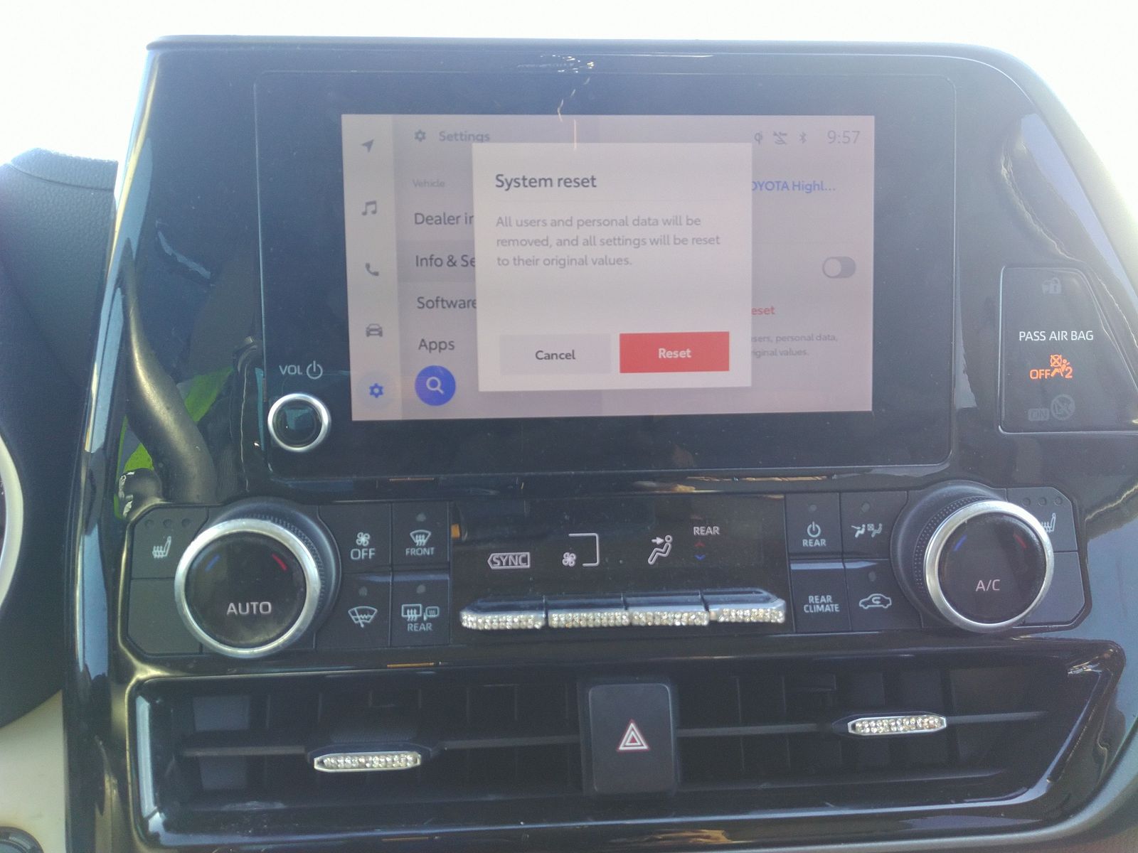 2023 Toyota Highlander XLE FWD