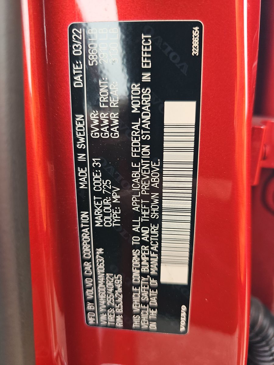 2022 Volvo XC60 Recharge T8 R-Design AWD