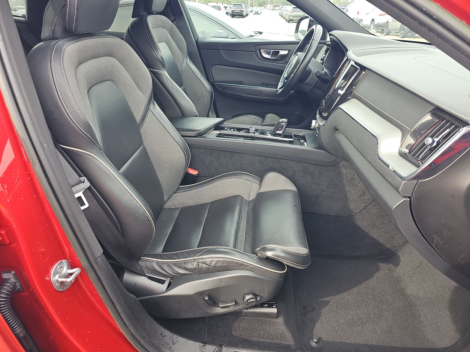 2022 Volvo XC60 Recharge T8 R-Design AWD