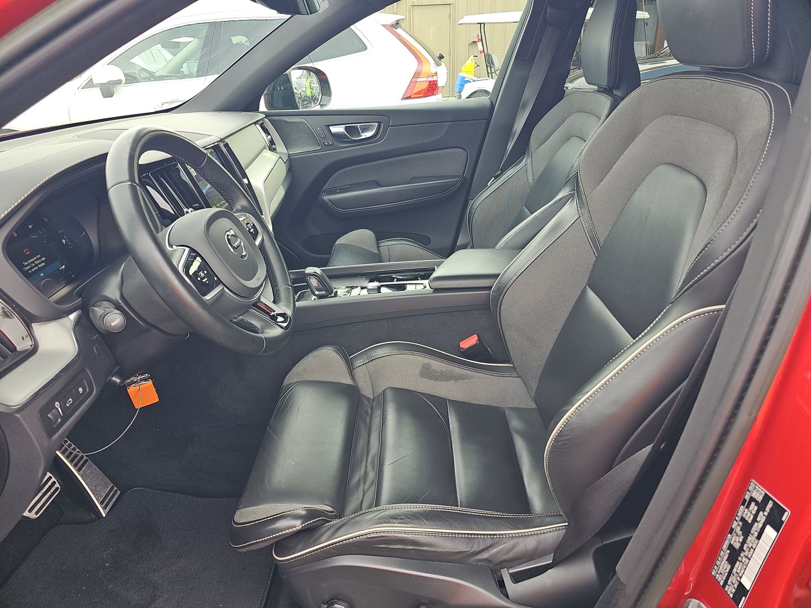 2022 Volvo XC60 Recharge T8 R-Design AWD