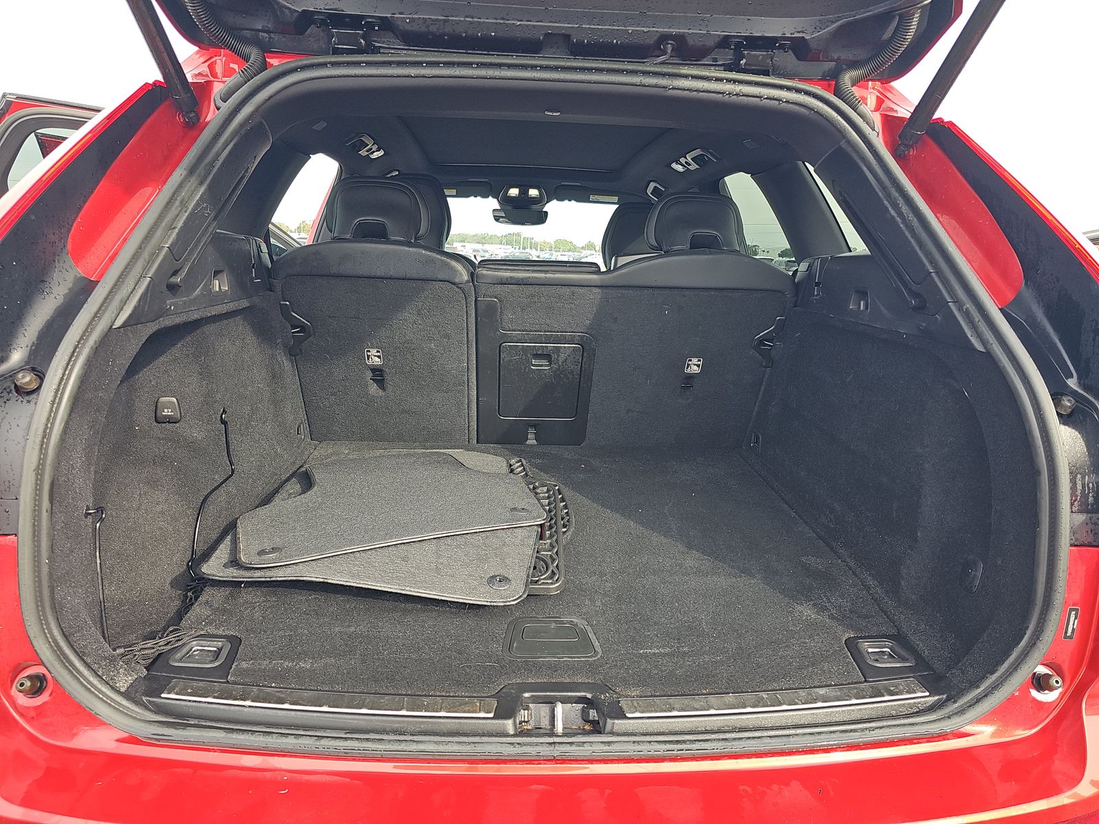 2022 Volvo XC60 Recharge T8 R-Design AWD