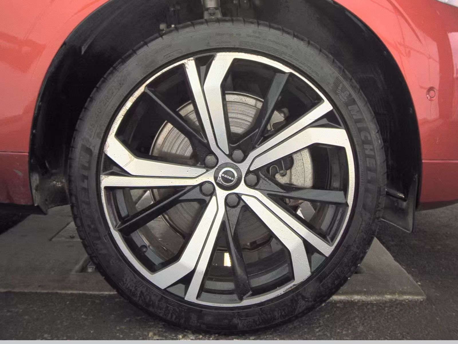 2022 Volvo XC60 Recharge T8 R-Design AWD