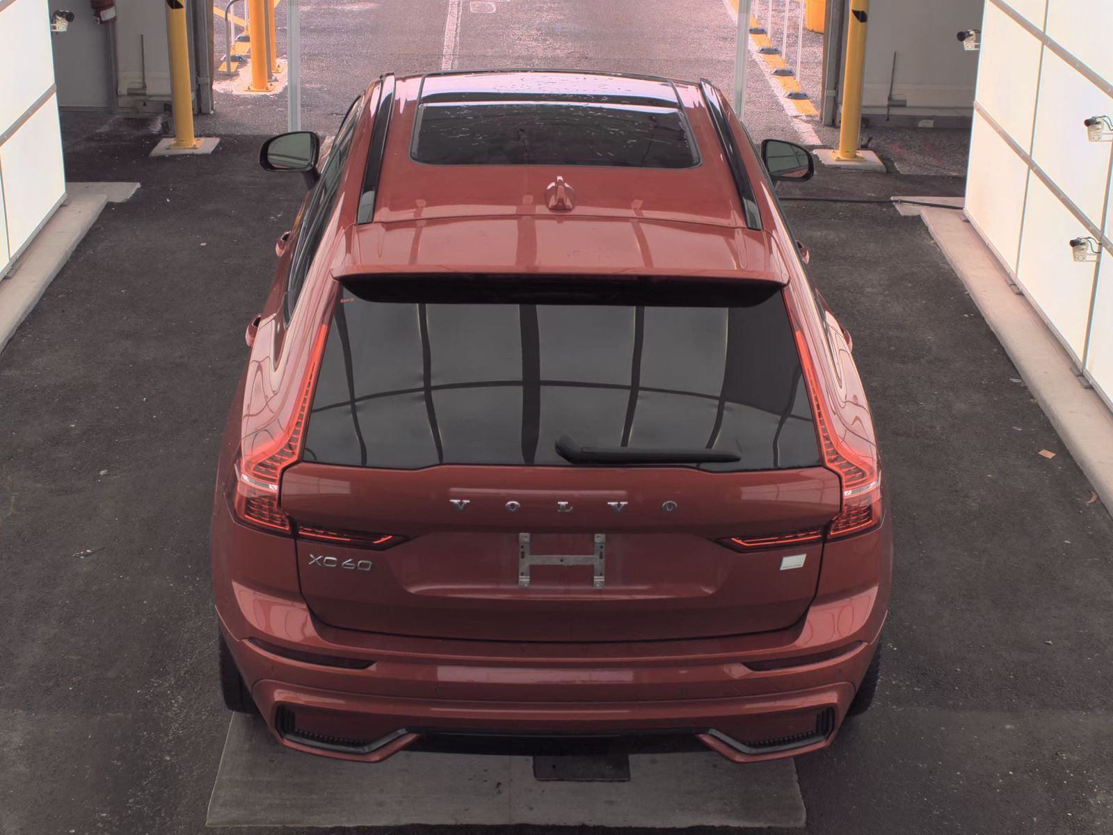 2022 Volvo XC60 Recharge T8 R-Design AWD