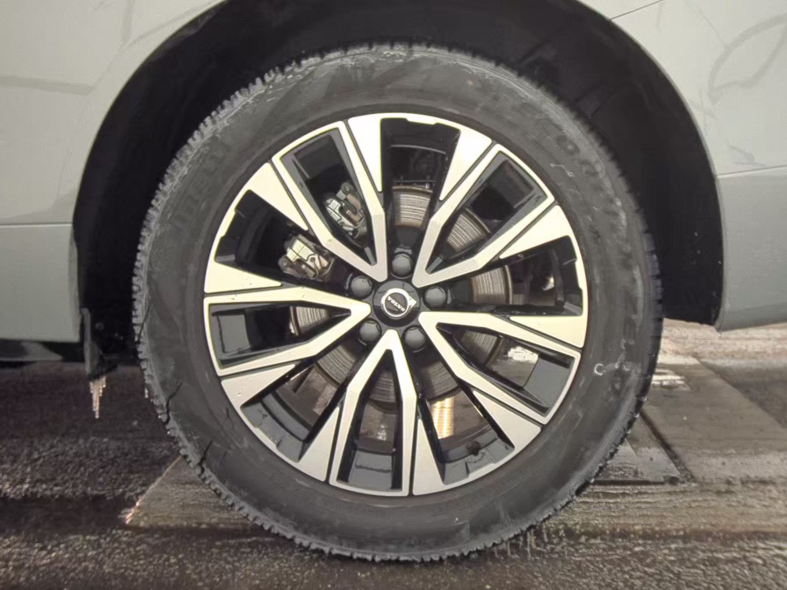 2025 Volvo XC60 B5 Plus AWD