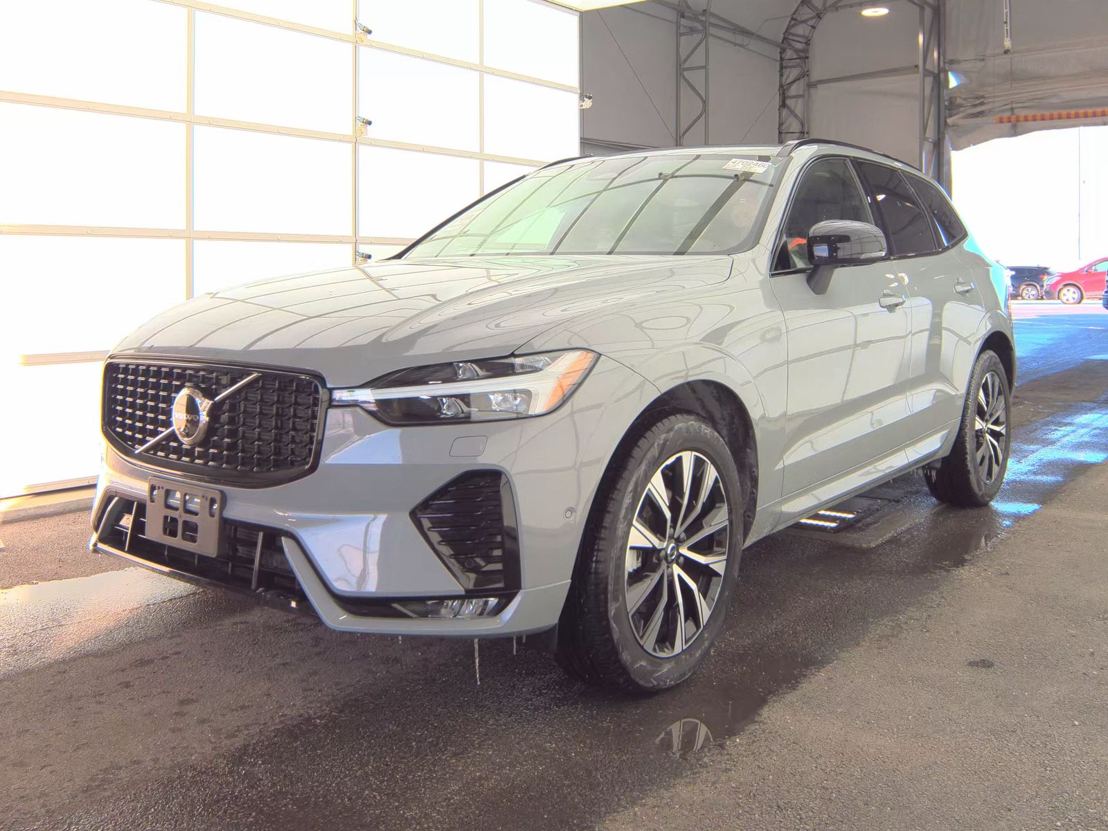 2025 Volvo XC60 Plus's photo