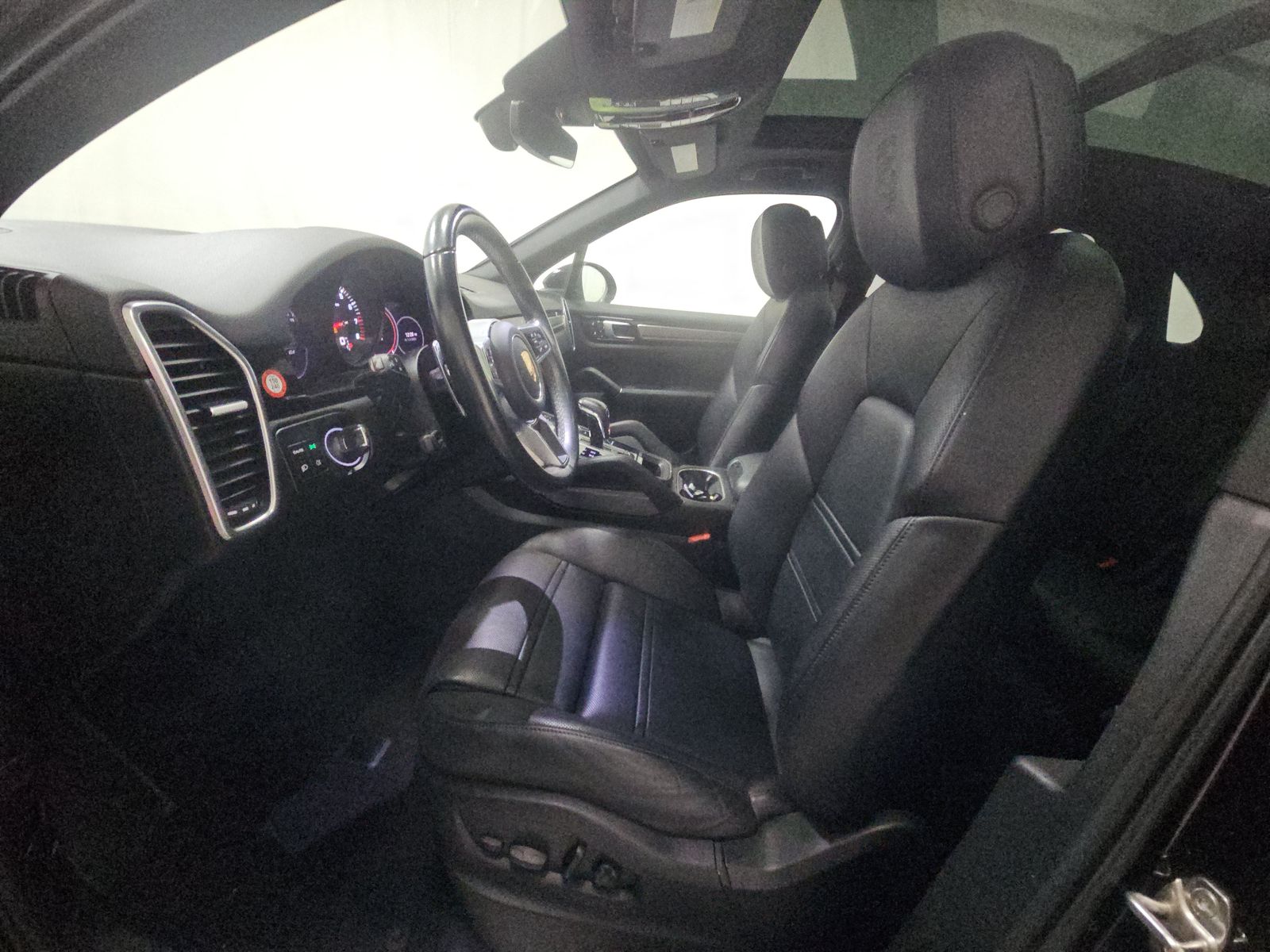 2022 Porsche Cayenne Platinum Edition AWD