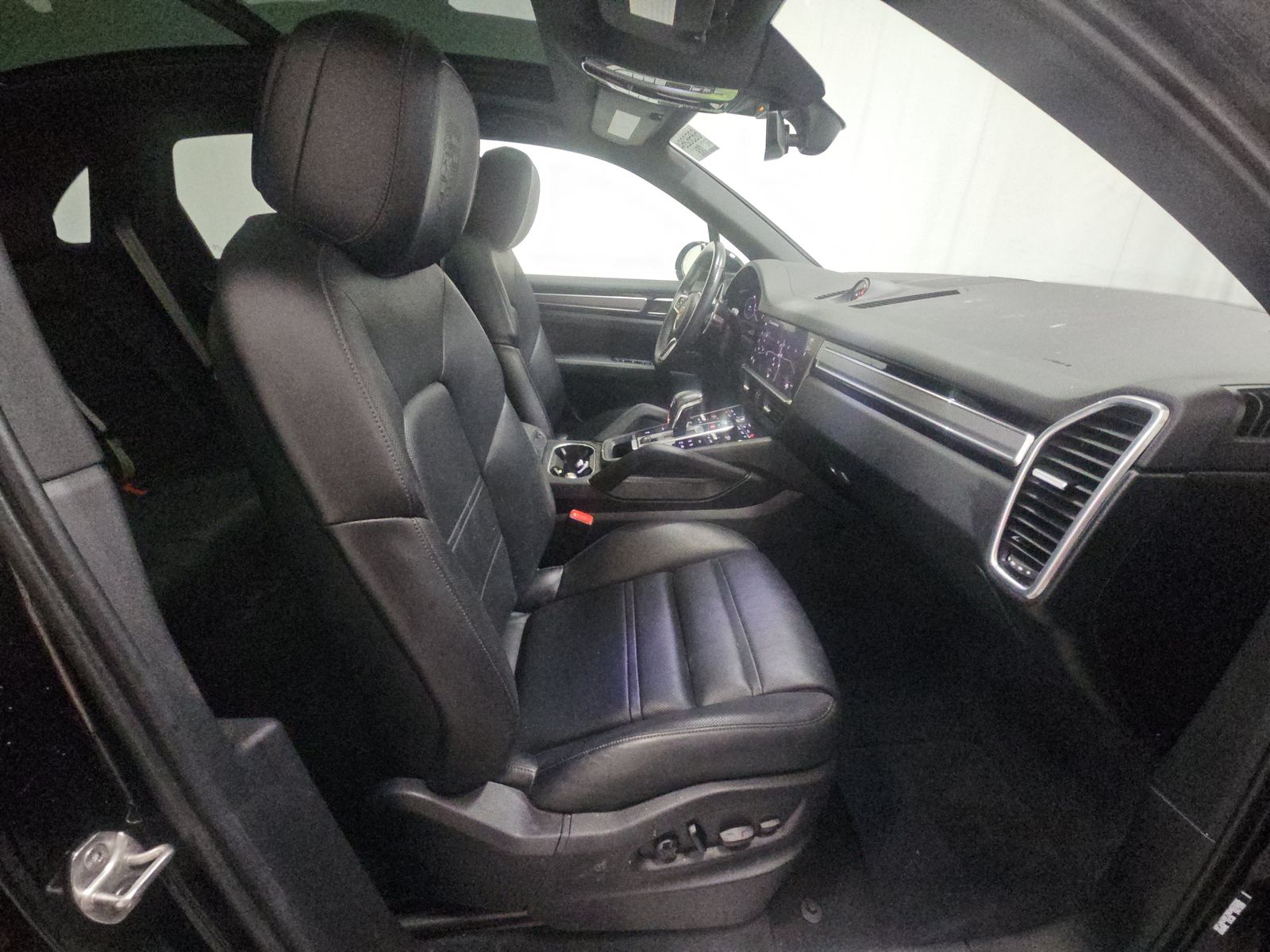 2022 Porsche Cayenne Platinum Edition AWD