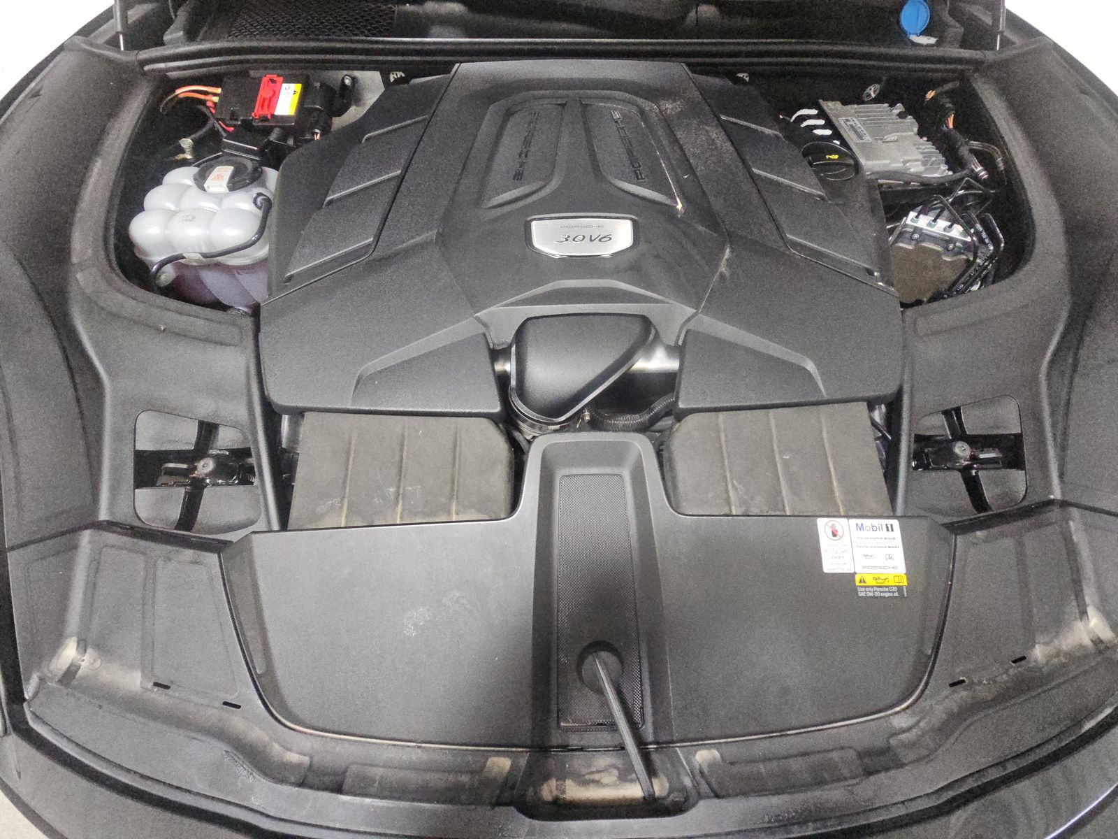 2022 Porsche Cayenne Platinum Edition AWD