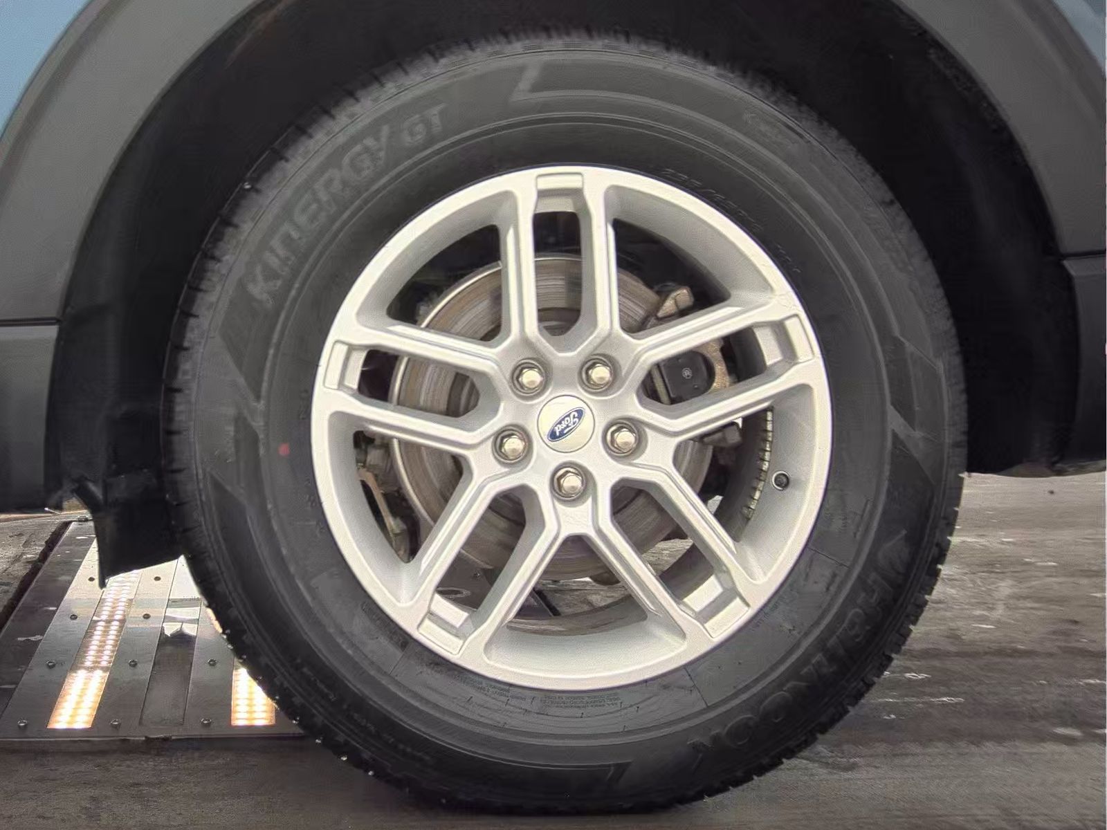 2025 Ford Explorer Active AWD