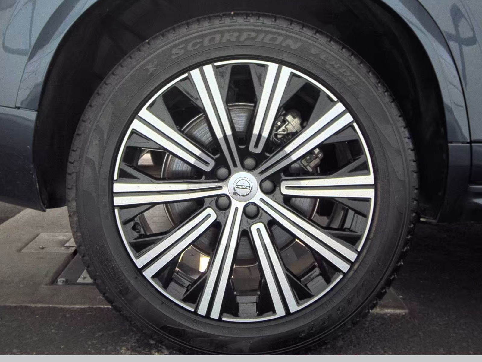 2025 Volvo XC90 B5 Core AWD