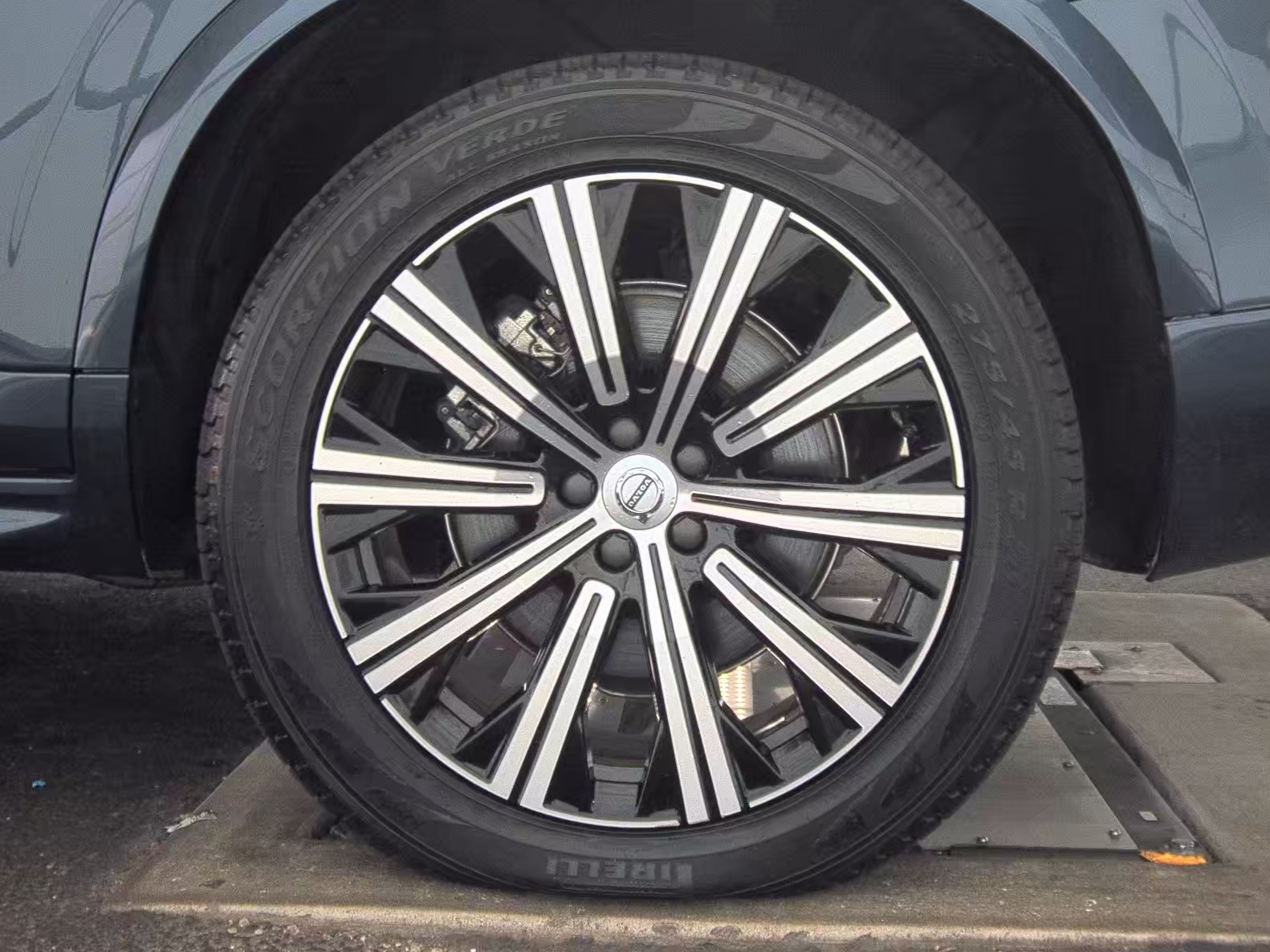 2025 Volvo XC90 B5 Core AWD