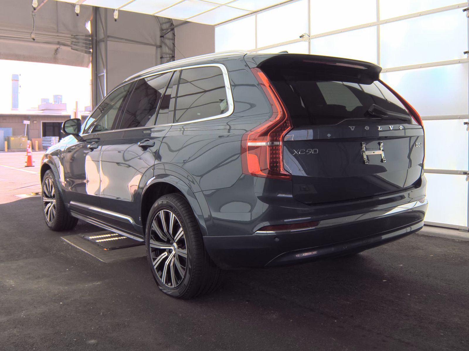 2025 Volvo XC90 B5 Core AWD