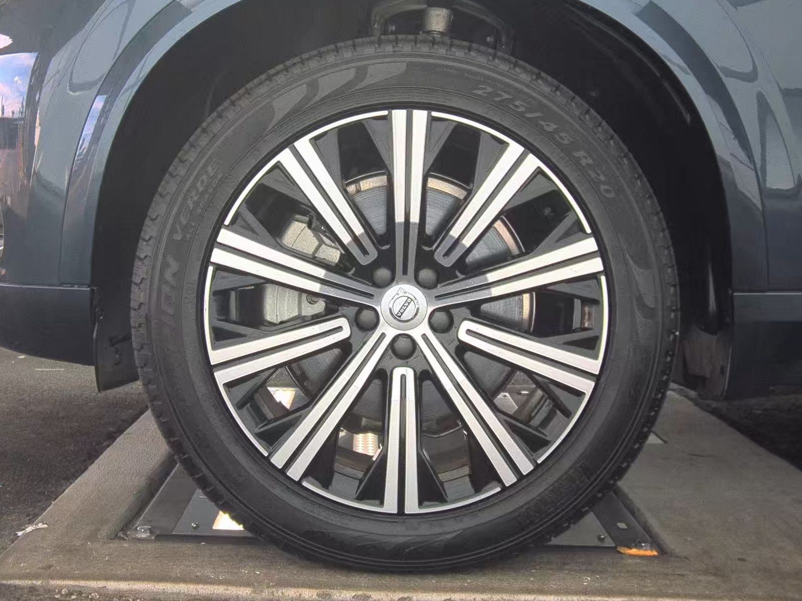 2025 Volvo XC90 B5 Core AWD