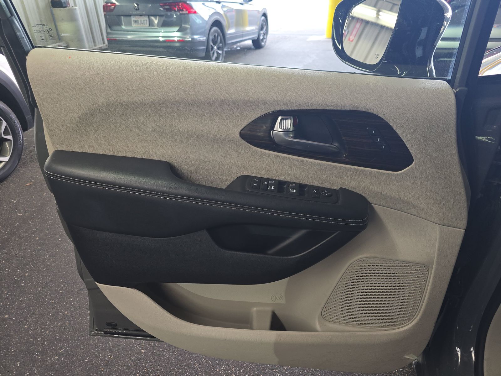 2023 Chrysler Pacifica Limited FWD