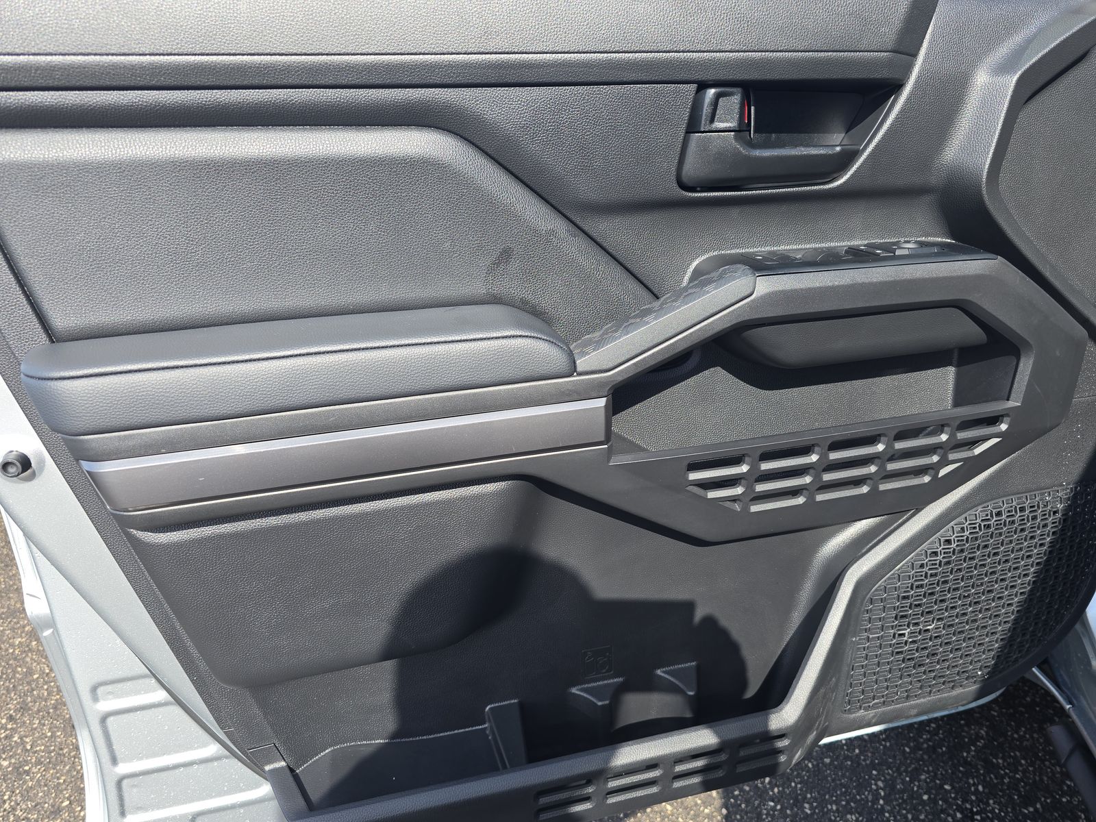 2025 Toyota Tacoma SR5 AWD