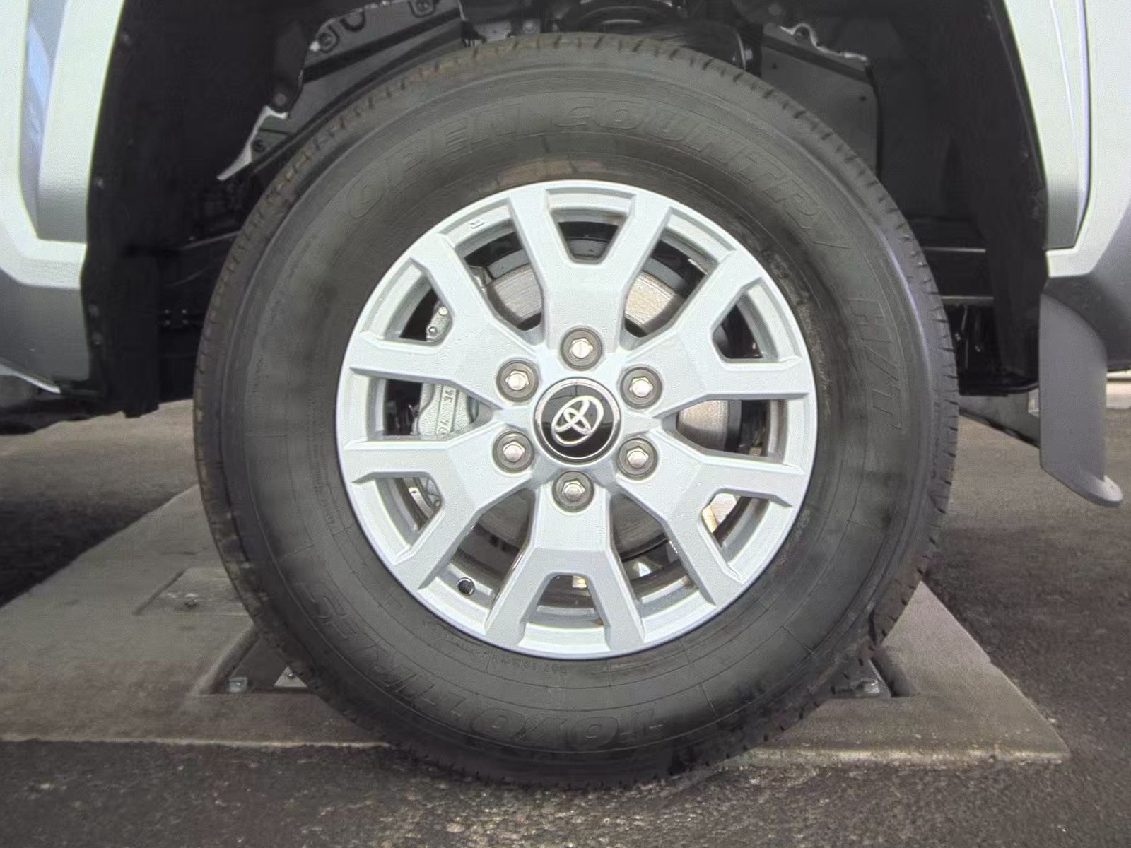 2025 Toyota Tacoma SR5 AWD