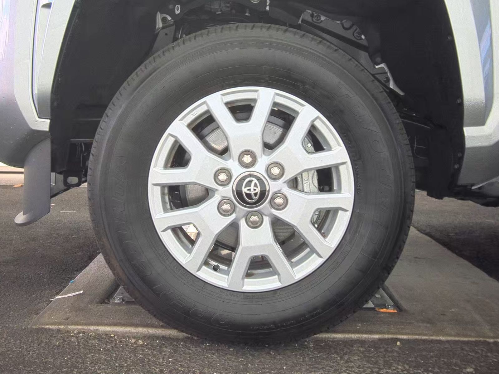 2025 Toyota Tacoma SR5 AWD