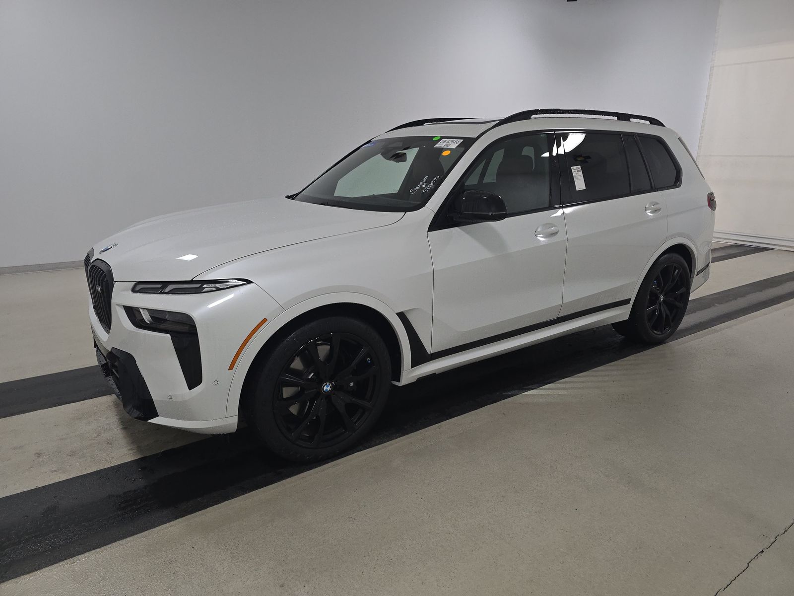 2025 BMW X7 M60i AWD