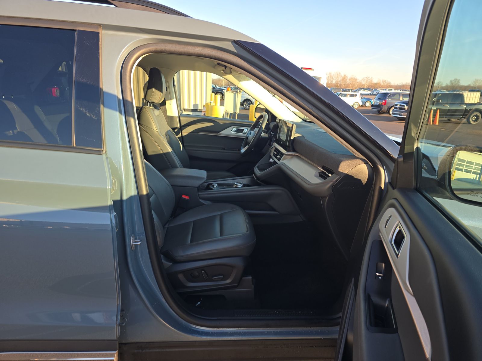 2025 Ford Explorer Active AWD