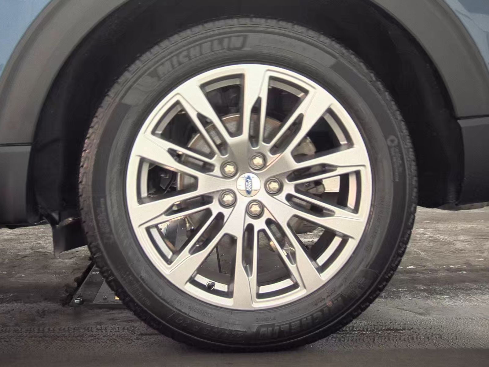 2025 Ford Explorer Active AWD