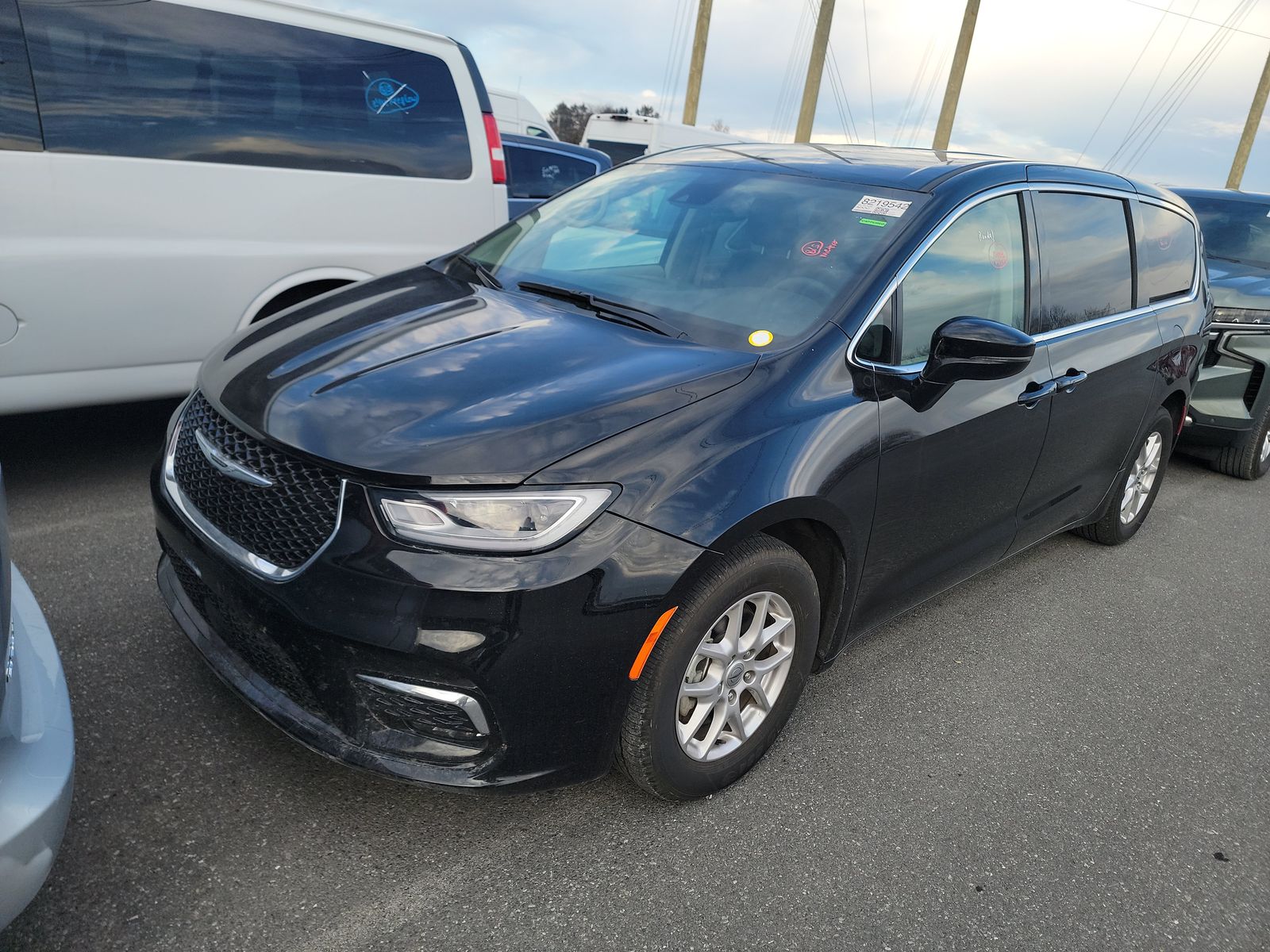 2024 Chrysler Pacifica Touring L's photo