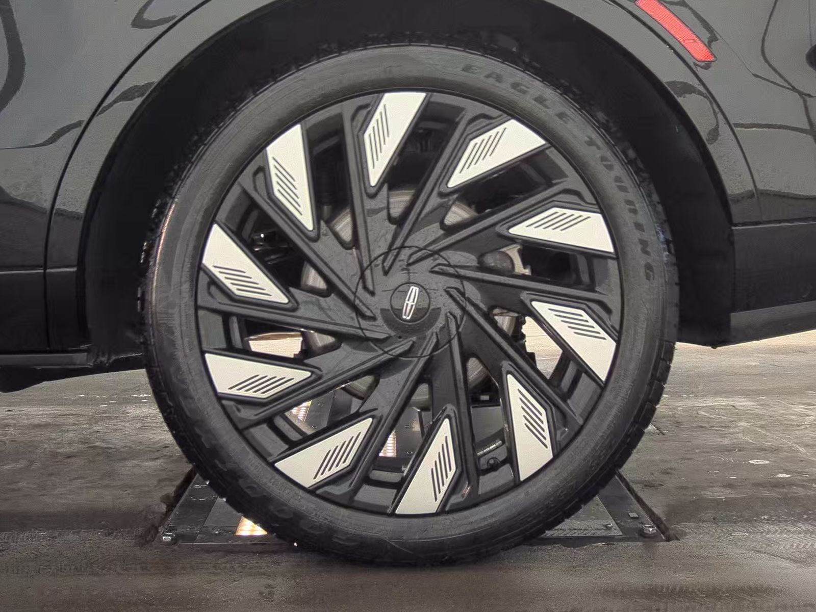 2025 Lincoln Nautilus Reserve AWD