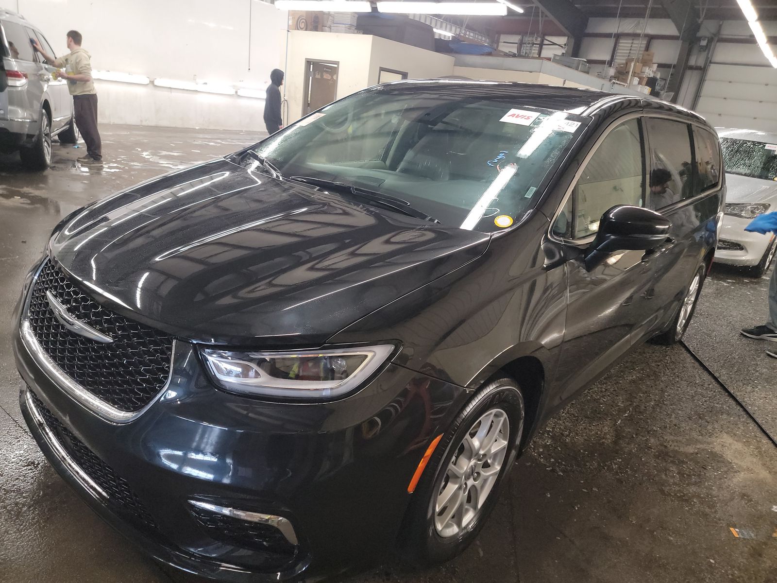 2023 Chrysler Pacifica Touring L's photo