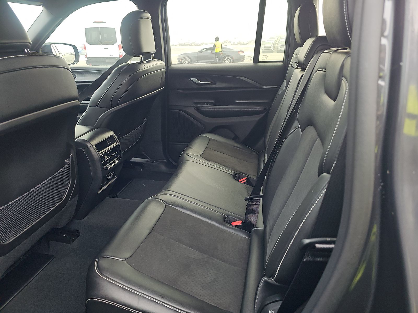 2023 Jeep Grand Cherokee Altitude AWD