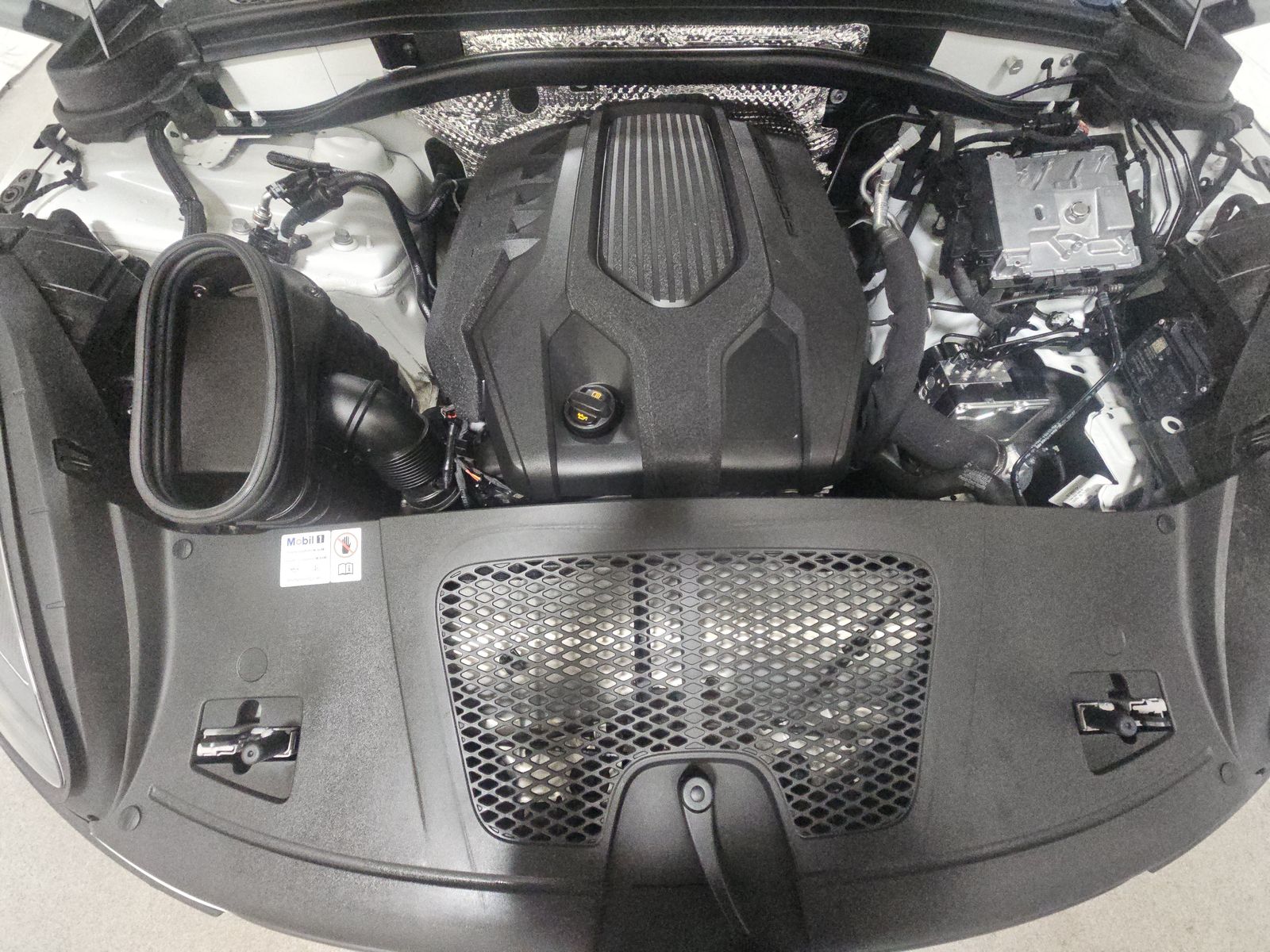 2024 Porsche Macan Base AWD