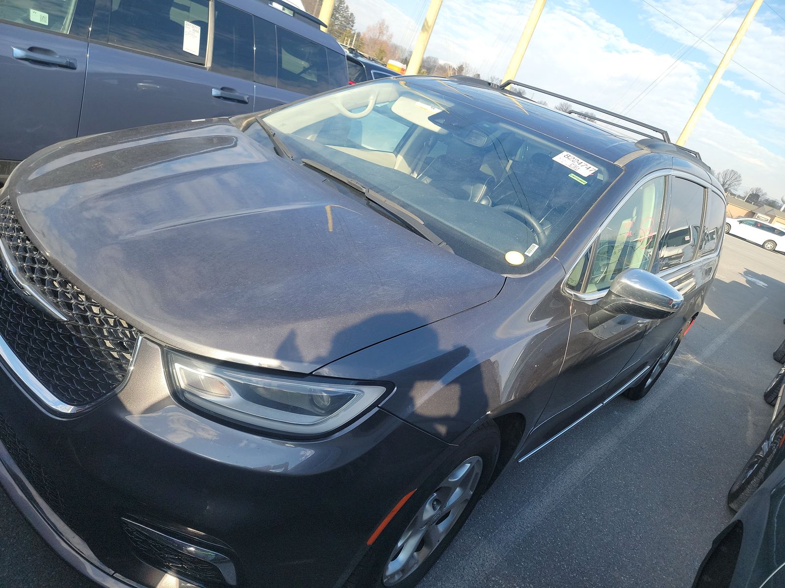 2023 Chrysler Pacifica Limited's photo