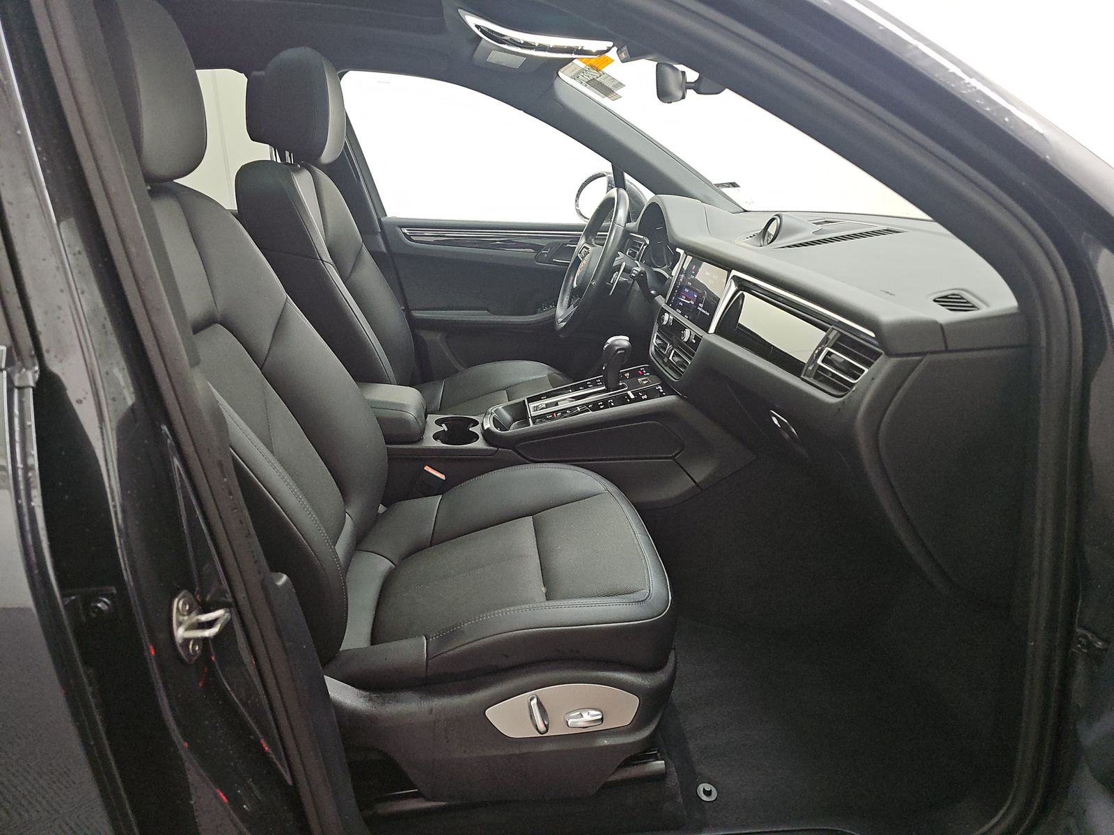 2022 Porsche Macan Base AWD