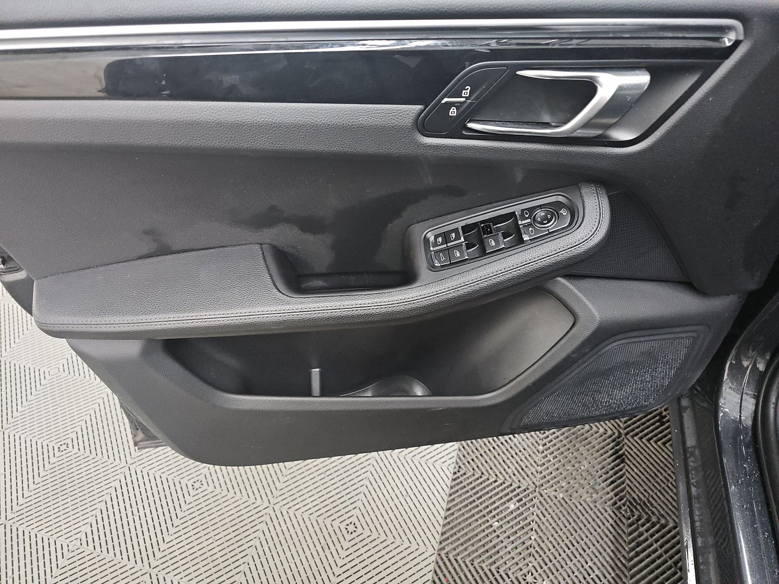 2022 Porsche Macan Base AWD