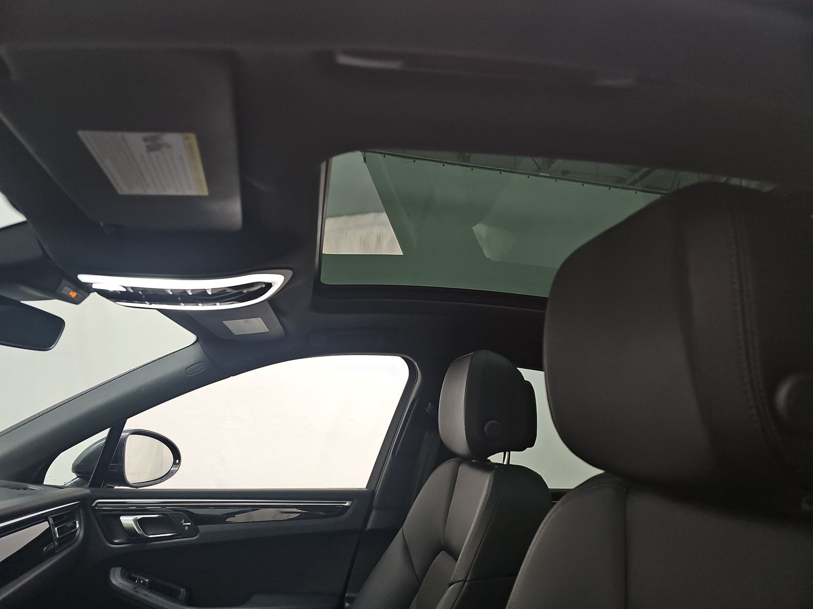 2022 Porsche Macan Base AWD