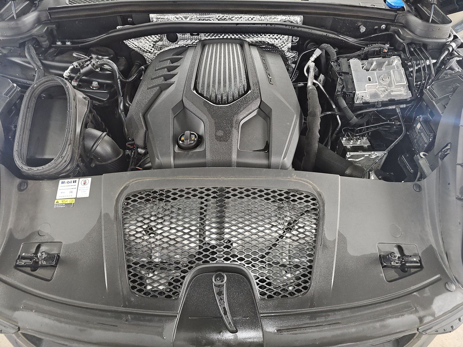 2022 Porsche Macan Base AWD