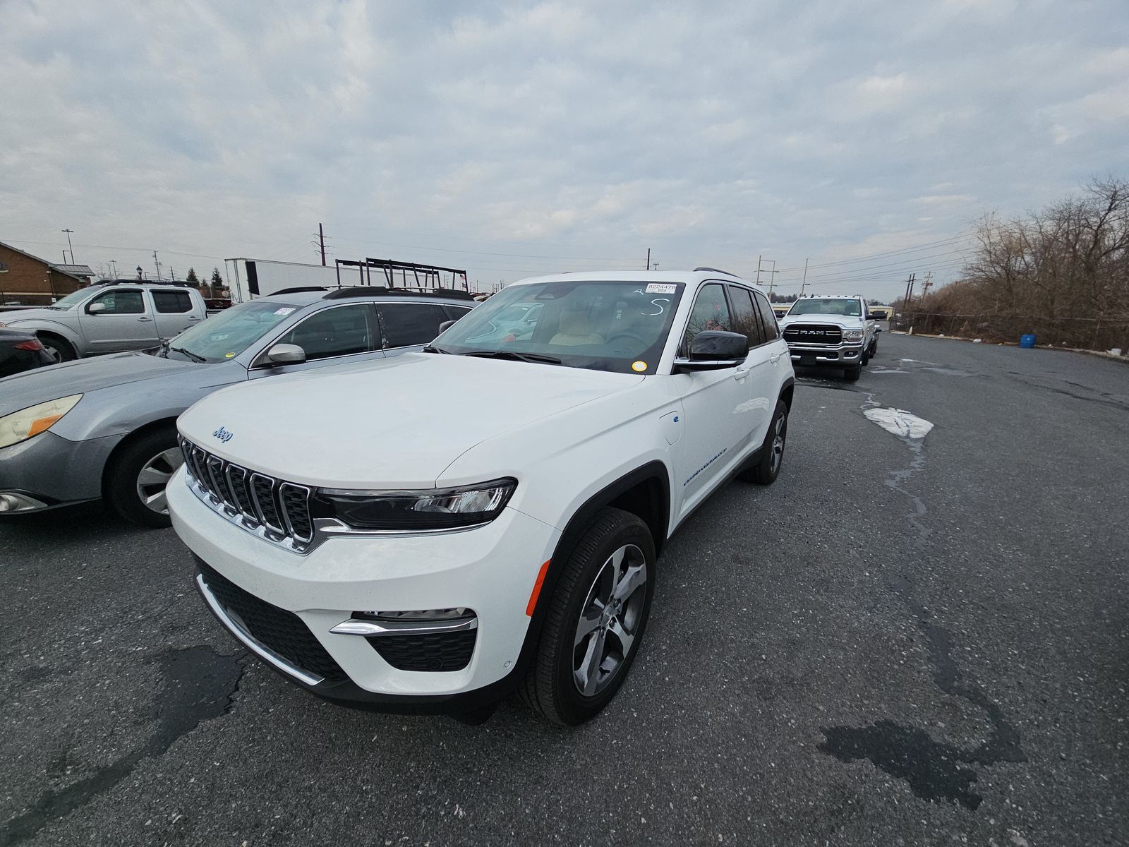 2023 Jeep Grand Cherokee 4xe's photo