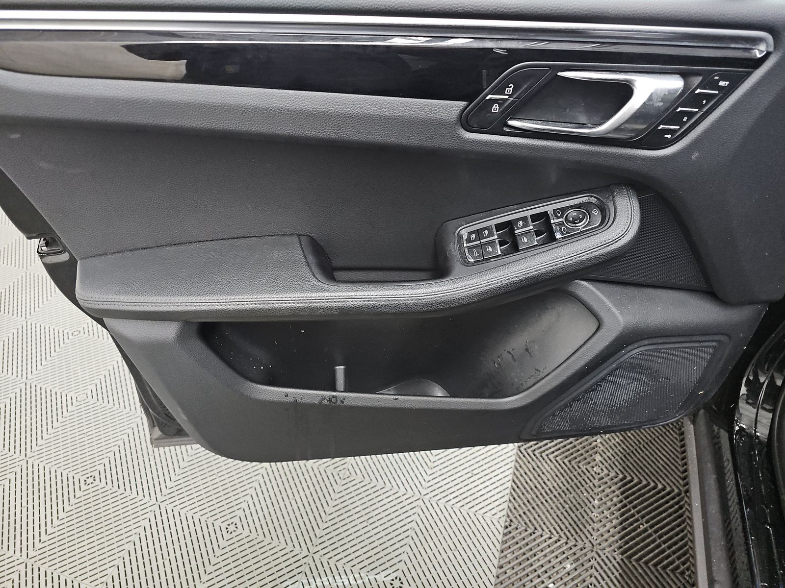 2023 Porsche Macan Base AWD