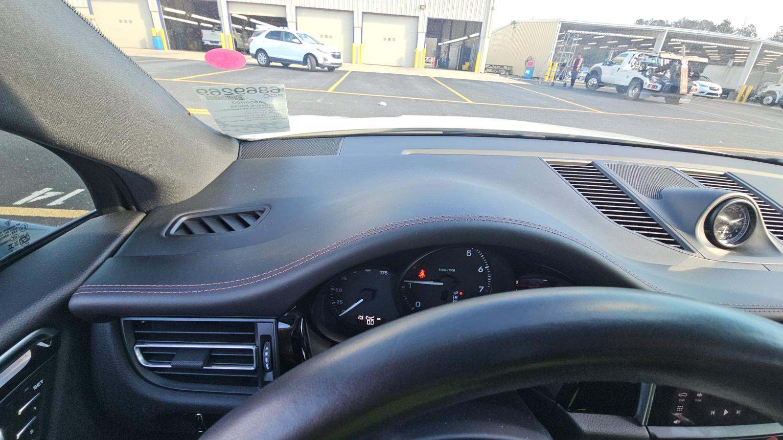 2024 Porsche Macan Base AWD