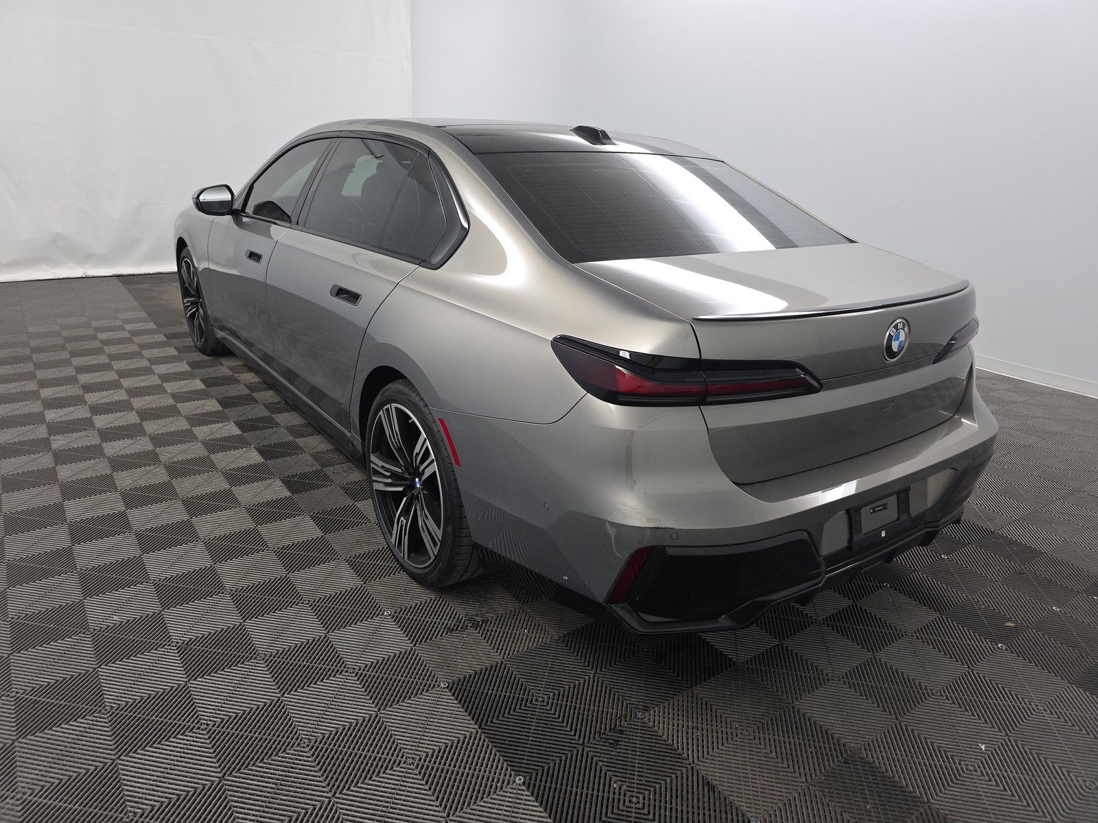 2025 BMW 7 Series 740i RWD