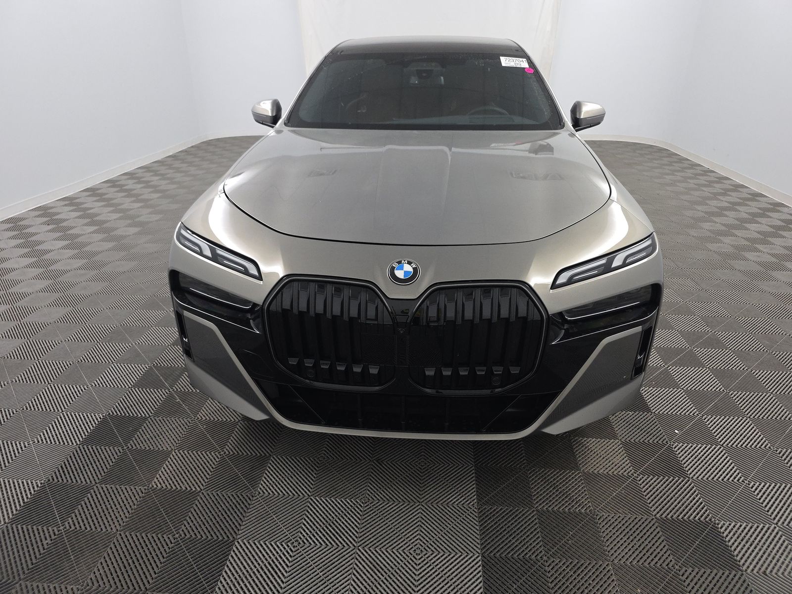 2025 BMW 7 Series 740i RWD
