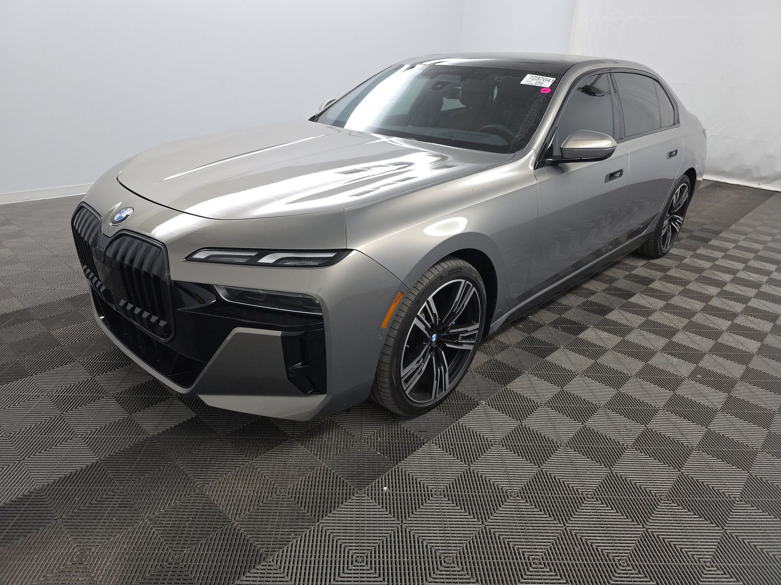 2025 BMW 7 Series 740i RWD