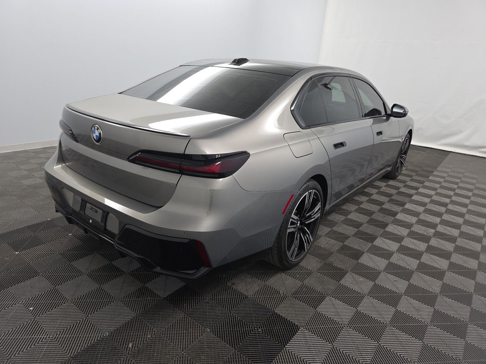 2025 BMW 7 Series 740i RWD