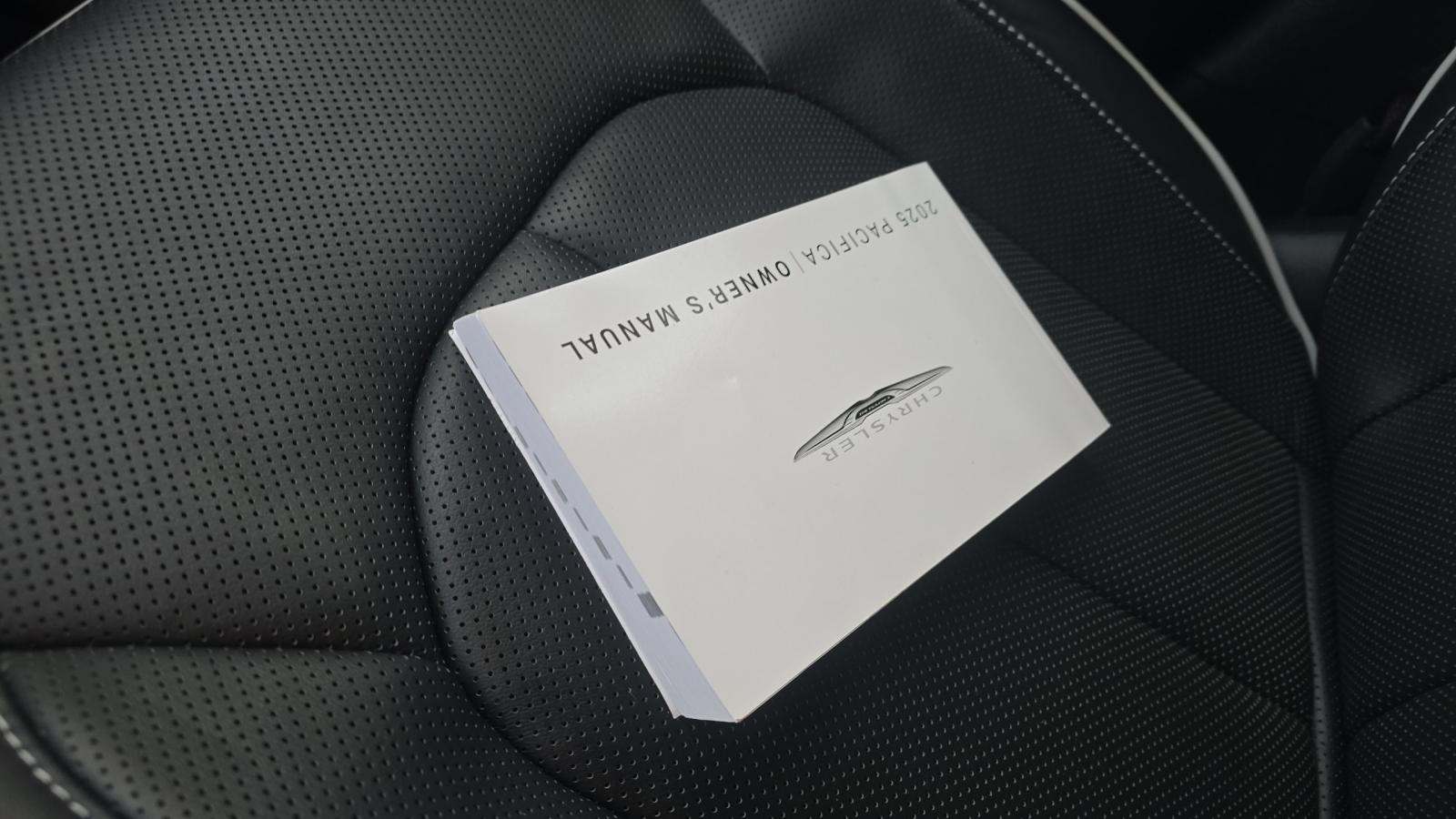 2025 Chrysler Pacifica Limited FWD