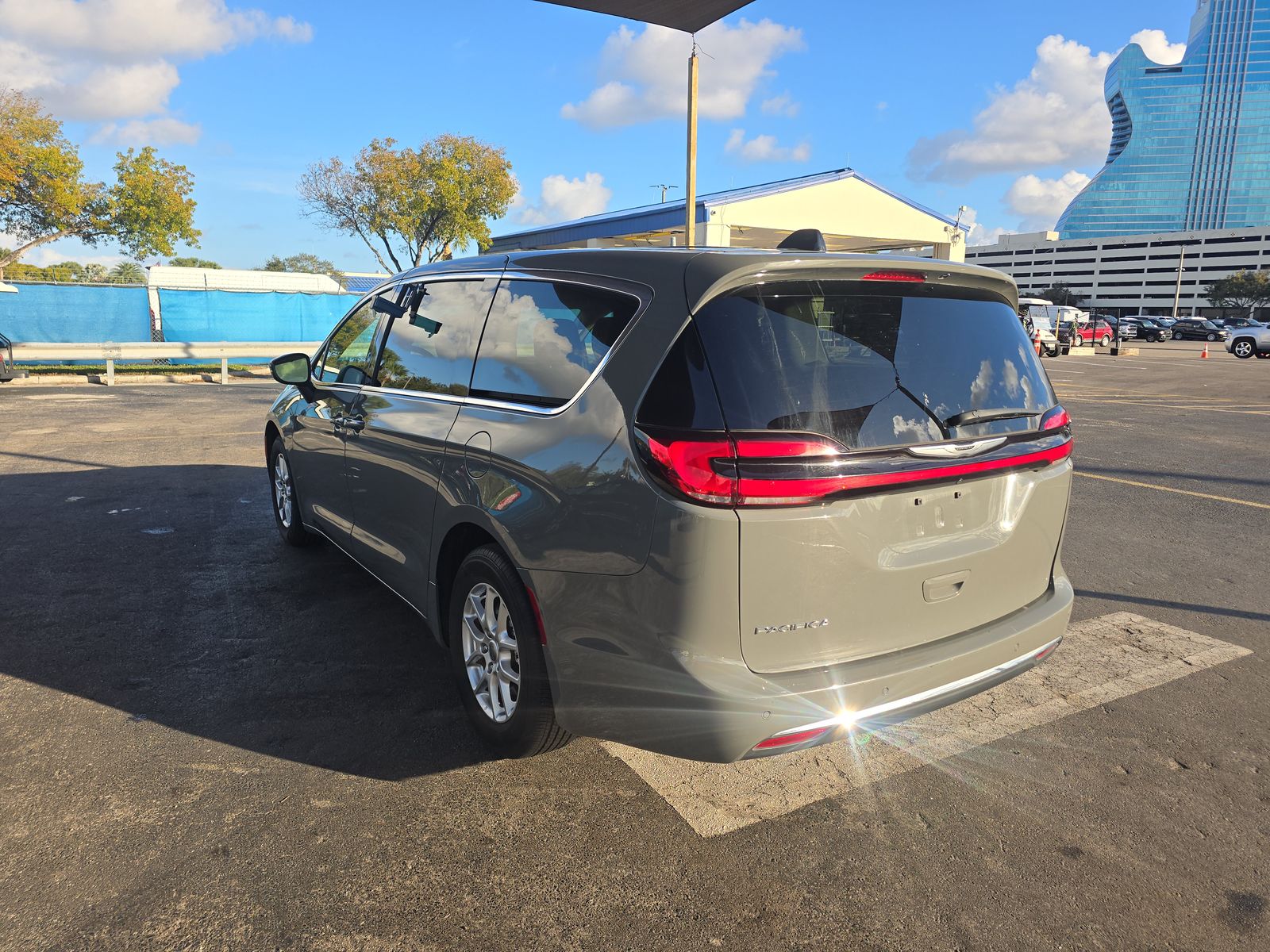 2023 Chrysler Pacifica Touring L FWD