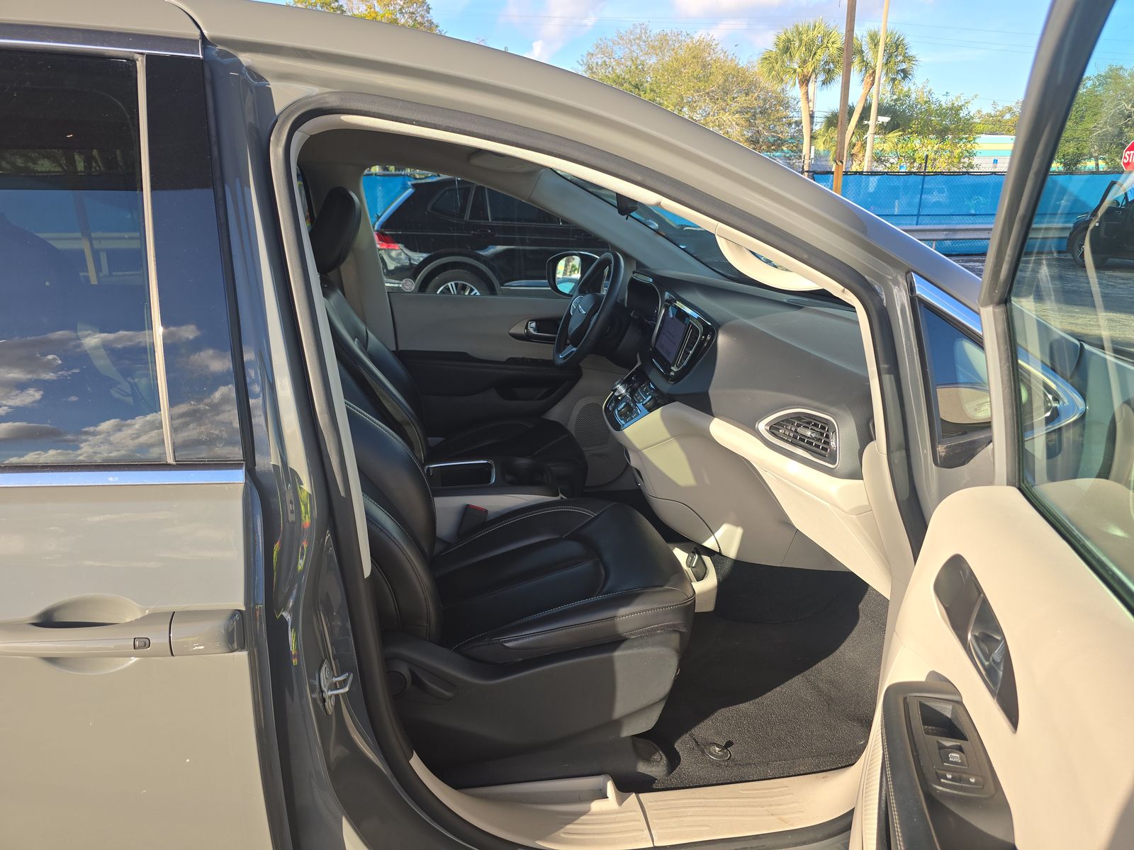 2023 Chrysler Pacifica Touring L FWD