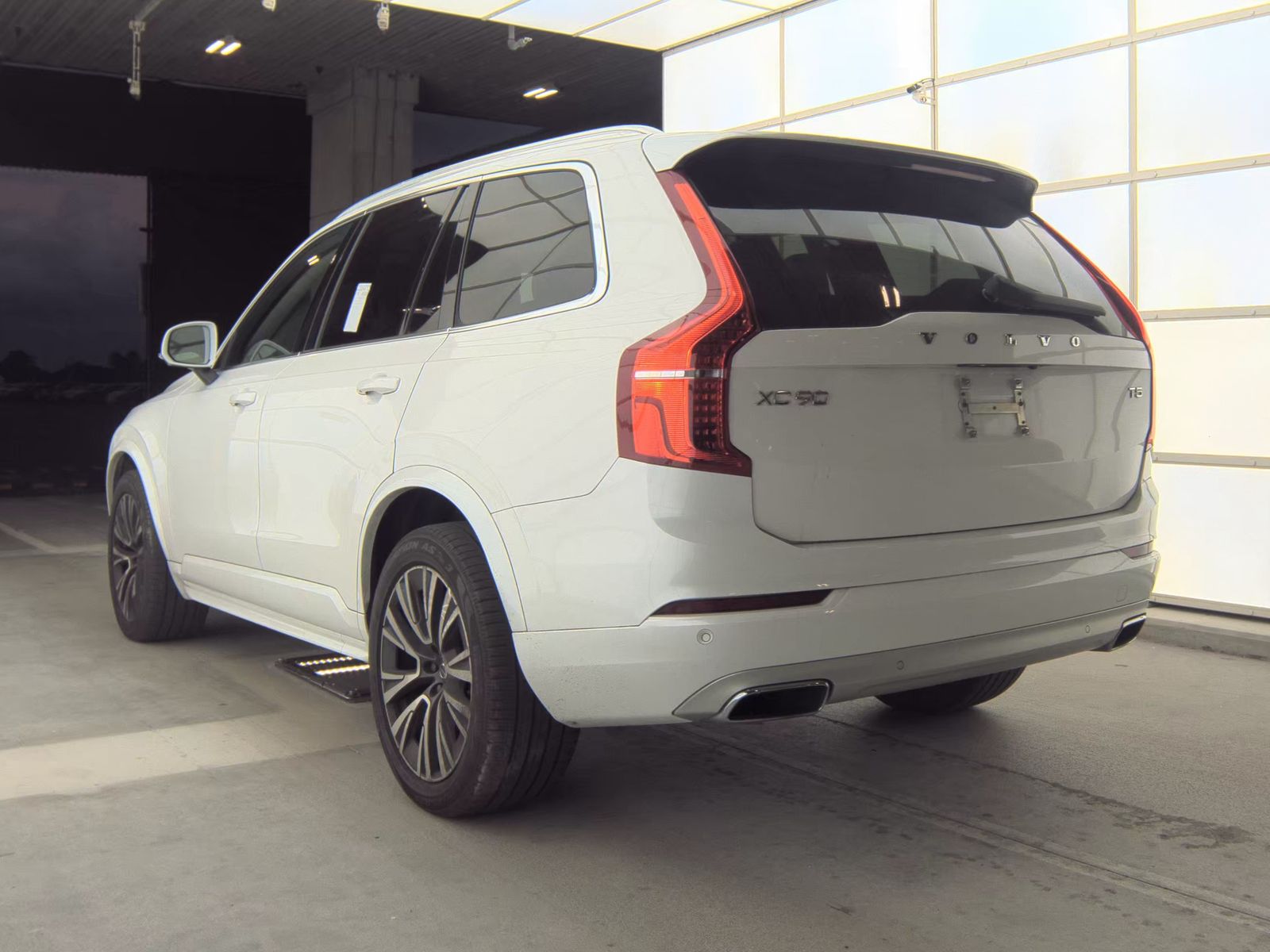 2021 Volvo XC90 T5 Momentum FWD