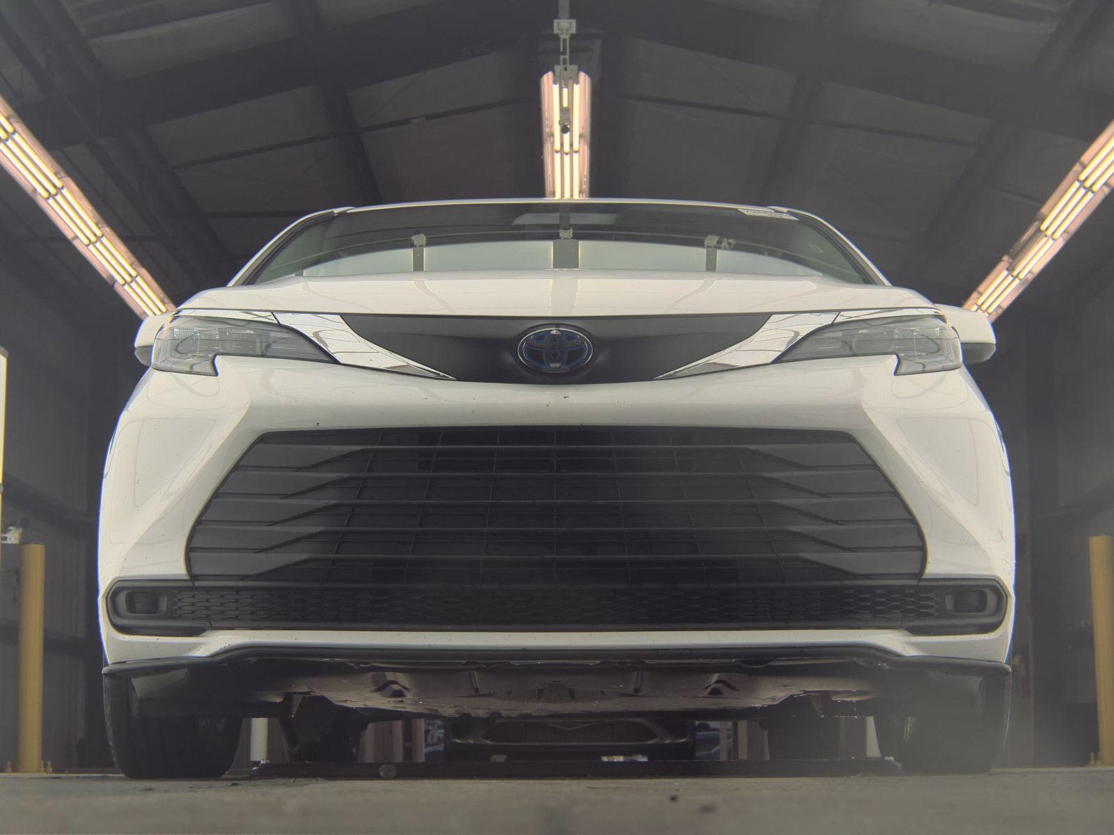 2024 Toyota Sienna LE FWD